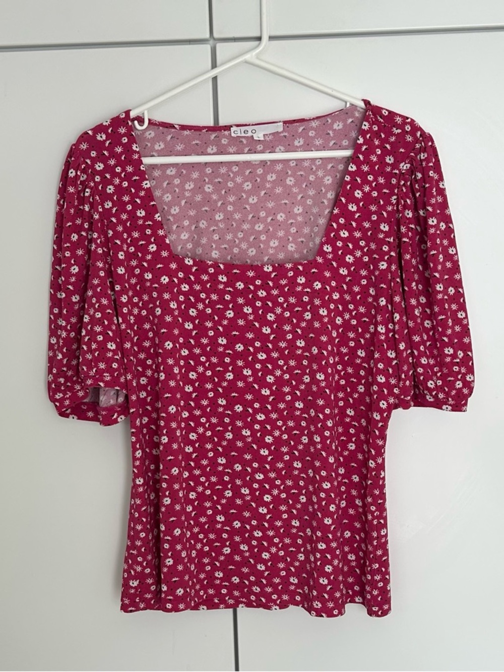 Cleo Square Neck All-Over Floral Puff-Sleeve Top in Berry Size L - Picture 3 of 10